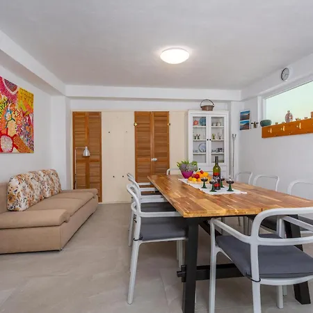 Holiday home Gorgeous In With Wifi Draga Bascanska